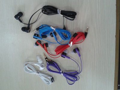 新款MP3耳機 扁線設(shè)計與多彩魅力
